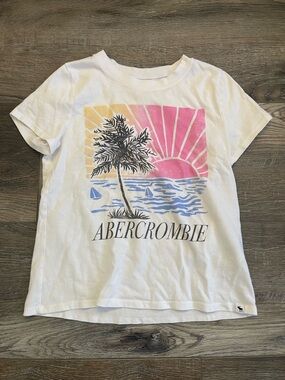 abercrombie kids White Tee with Sunset and Blue Waves good condition size 9/10